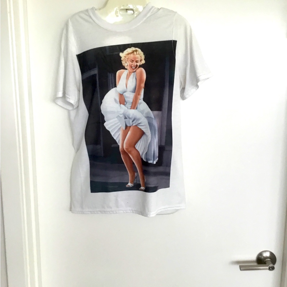 Gildan Women’s White Tops Size Medium . $25 - Picture 1 of 9